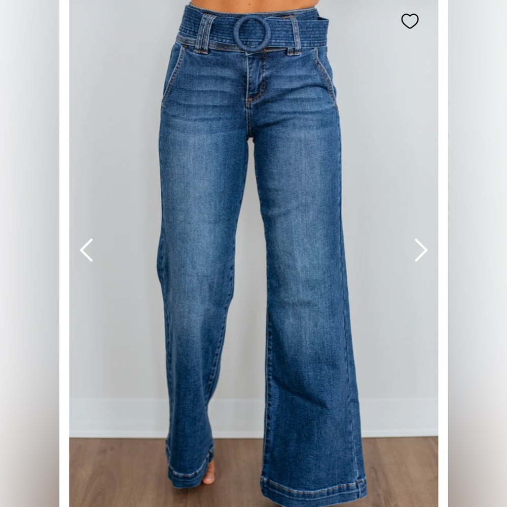 Risen High-Rise Wide Leg Women’s Jeans with Belt.  Size 13, Waist 31, Inseam 32